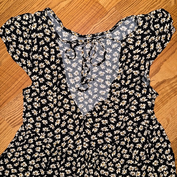 American Eagle Outfitters Black and White Daisy Dress - Picture 4 of 4